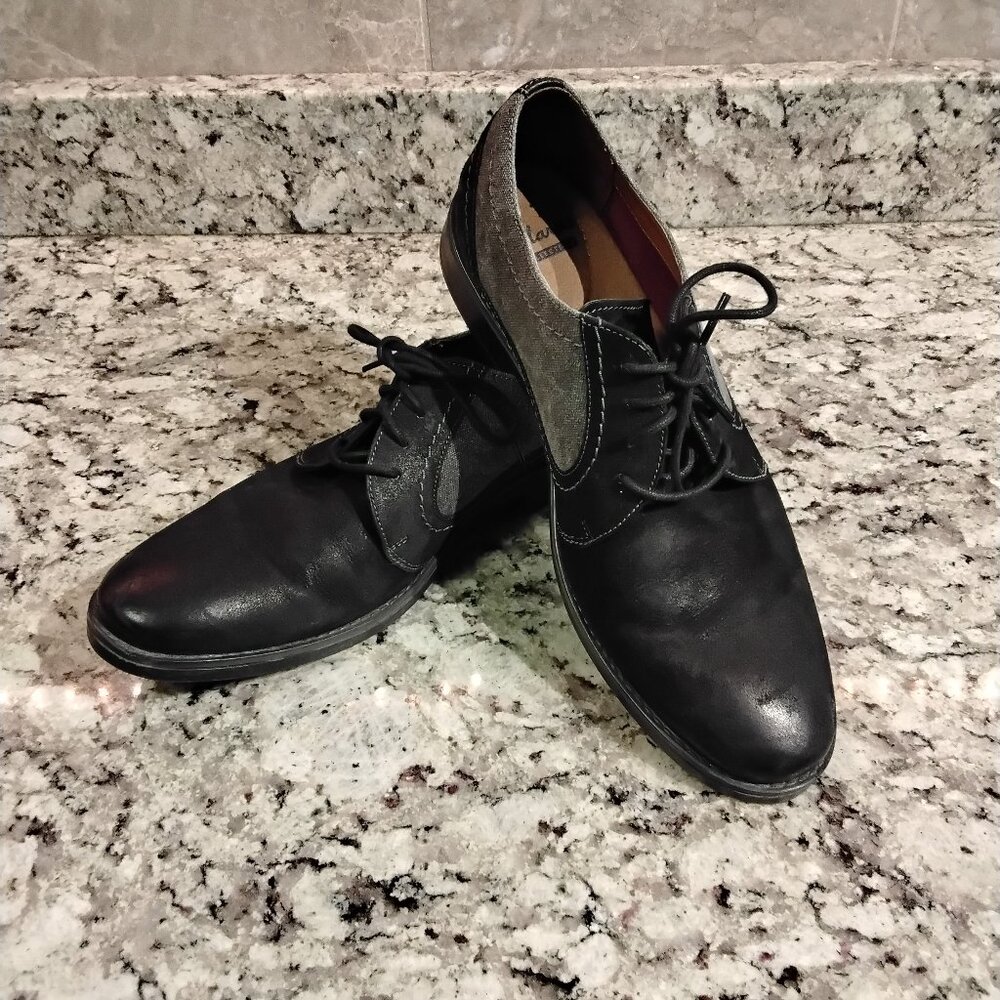 Clark's Men's Suede Derby Size 9.5